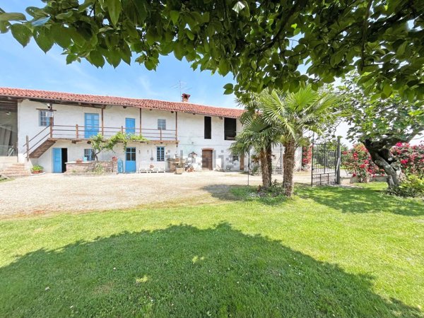 casa indipendente in vendita a Pinerolo in zona Ainana