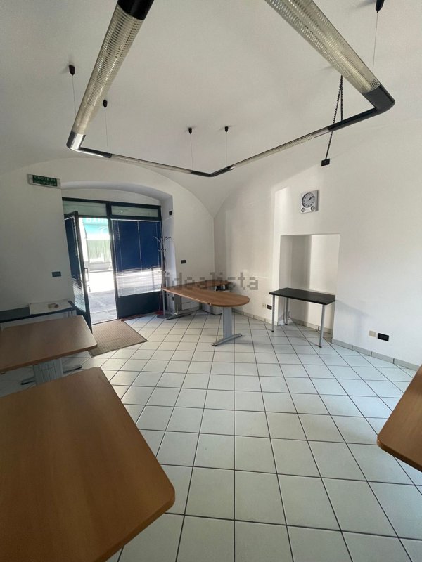 locale commerciale in vendita a Pinerolo
