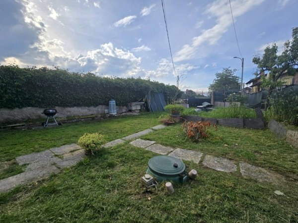 casa semindipendente in vendita a Pinerolo in zona Baudenasca
