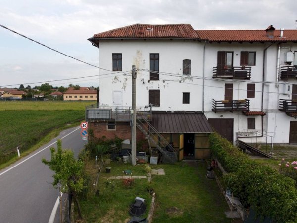 casa semindipendente in vendita a Pinerolo in zona Baudenasca