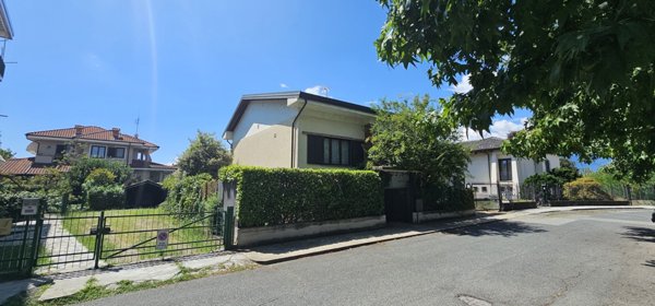 casa indipendente in vendita a Pinerolo in zona Riva