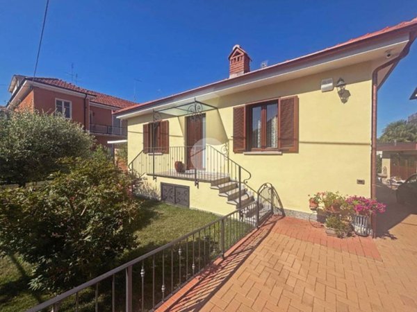 casa indipendente in vendita a Pinerolo