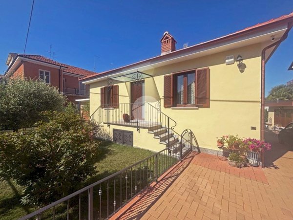 casa indipendente in vendita a Pinerolo
