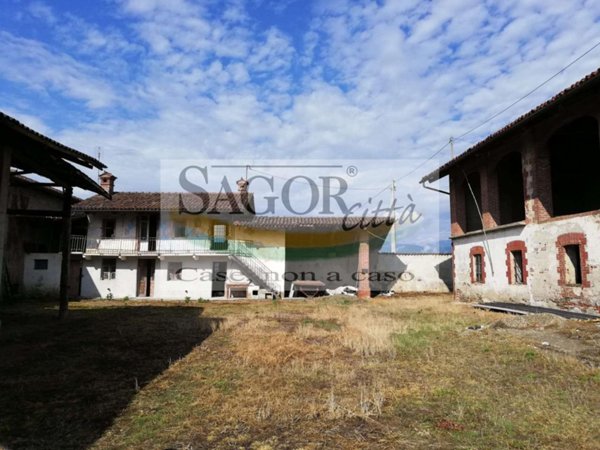 casale in vendita a Pinerolo in zona Riva