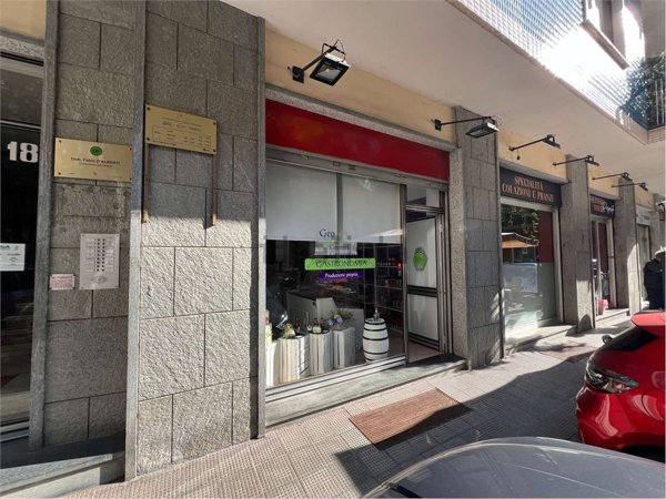 locale commerciale in vendita a Pinerolo