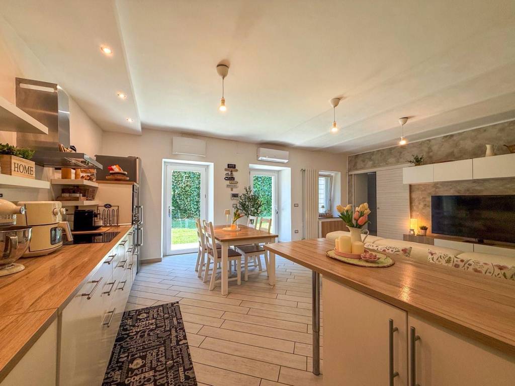 casa indipendente in vendita a Pinerolo in zona Abbadia Alpina