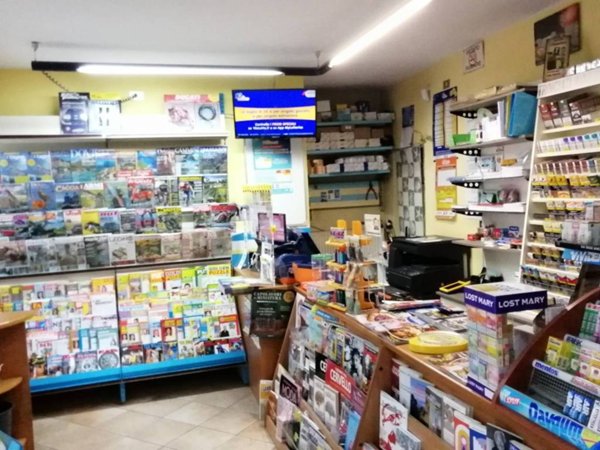 negozio in vendita a Pinerolo in zona Abbadia Alpina