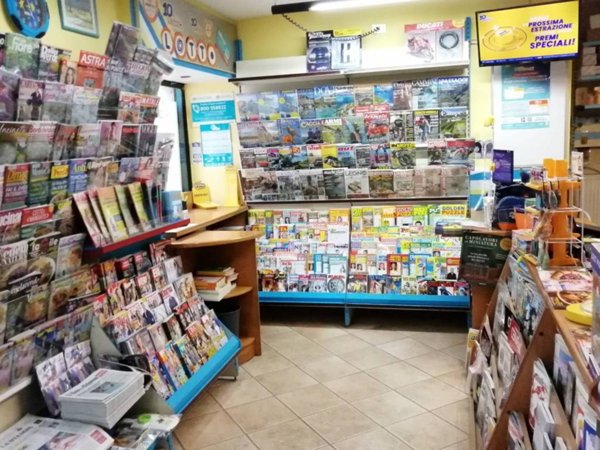 negozio in vendita a Pinerolo in zona Abbadia Alpina