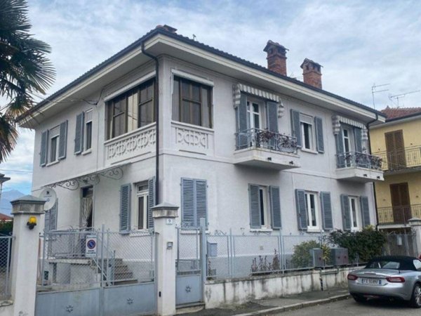 casa indipendente in vendita a Pinerolo