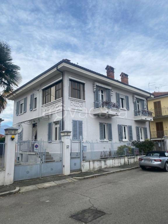 casa indipendente in vendita a Pinerolo