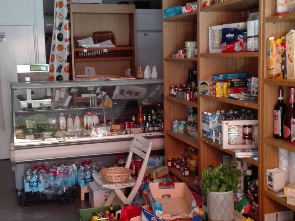 negozio in vendita a Pinerolo