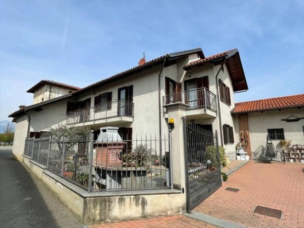 esavano in vendita a Pinerolo