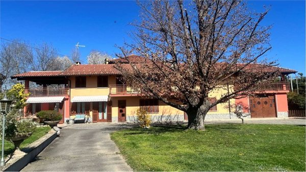 casa indipendente in vendita a Pinerolo in zona Riva