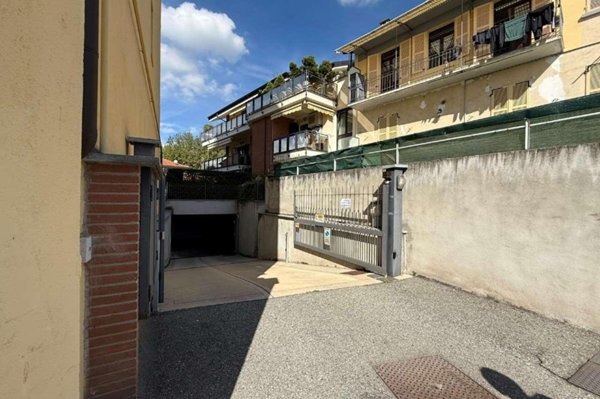 negozio in vendita a Pinerolo in zona Baudenasca