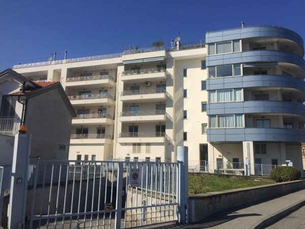 negozio in vendita a Pinerolo