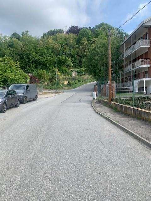 negozio in vendita a Pinerolo in zona Abbadia Alpina