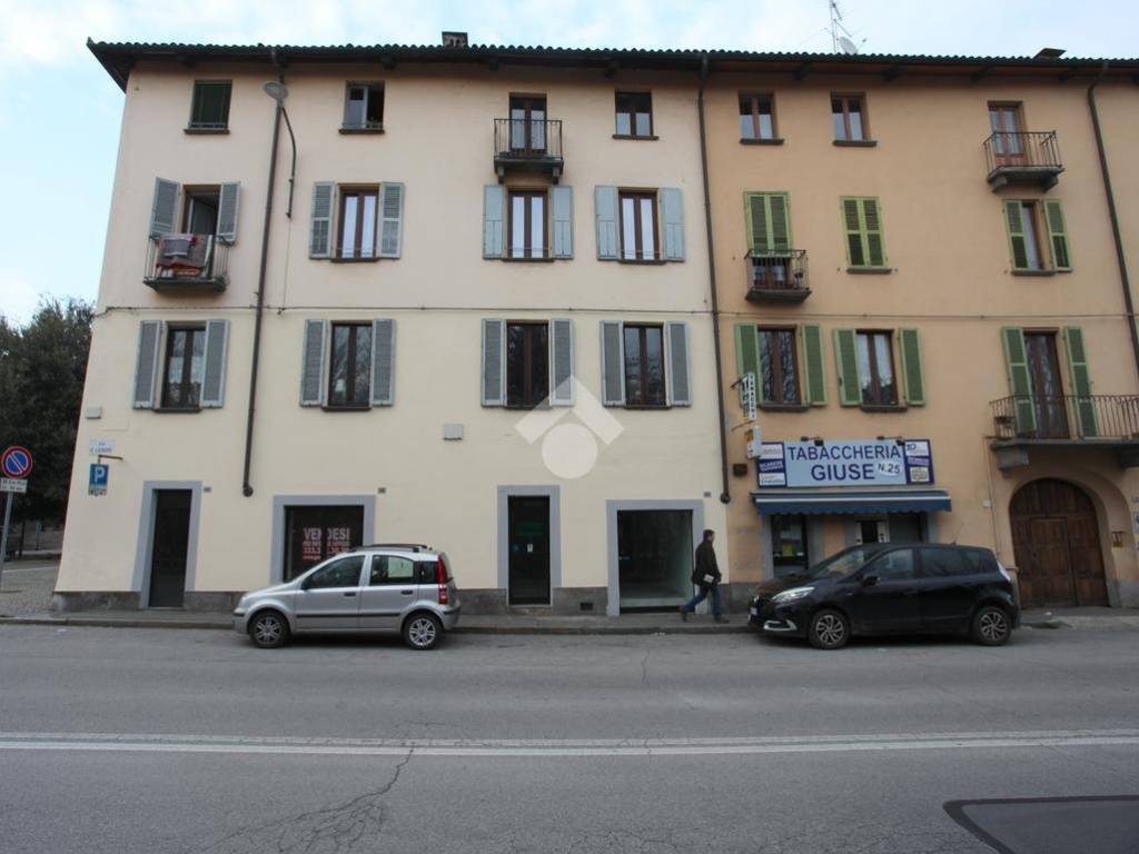negozio in vendita a Pinerolo