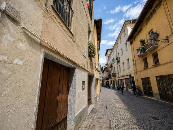 locale commerciale in vendita a Pinerolo