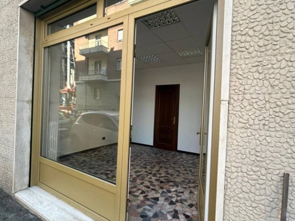 negozio in vendita a Pinerolo