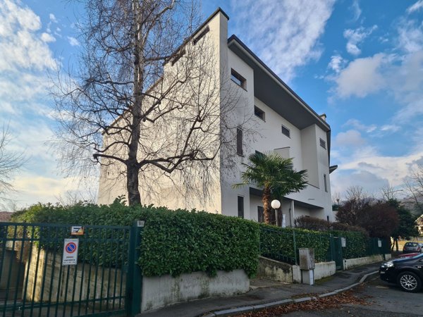 casa indipendente in vendita a Pinerolo