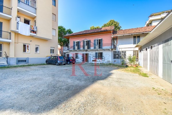 esavano in vendita a Pinerolo