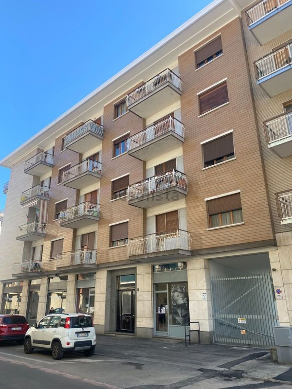 locale commerciale in vendita a Pinerolo