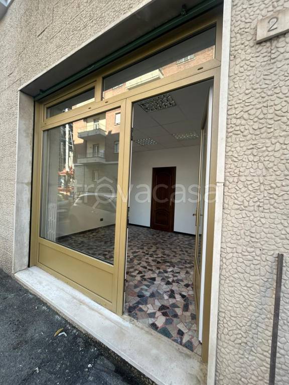 negozio in vendita a Pinerolo