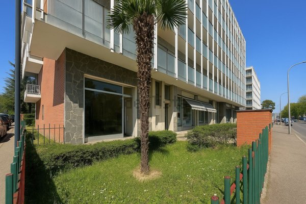 locale commerciale in vendita a Pinerolo