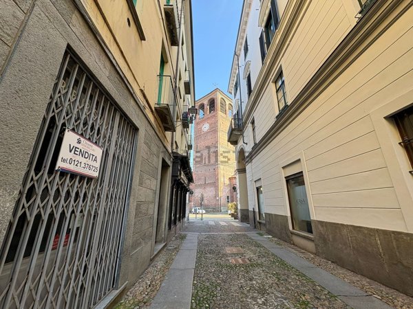 locale commerciale in vendita a Pinerolo