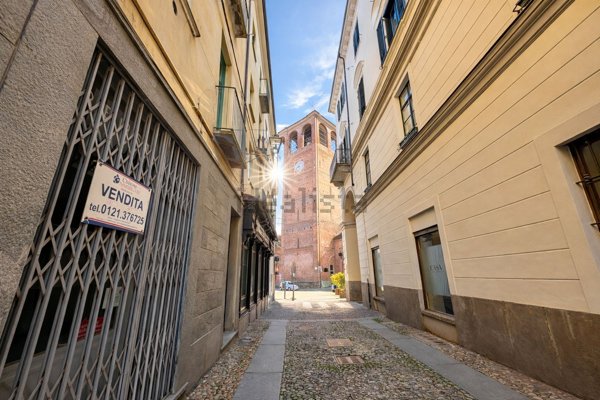 locale commerciale in vendita a Pinerolo