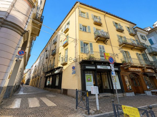 locale commerciale in vendita a Pinerolo