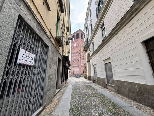 negozio in vendita a Pinerolo