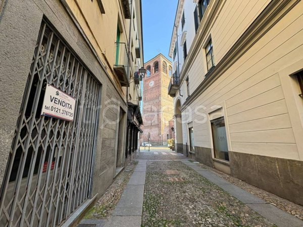 negozio in vendita a Pinerolo in zona Avaro/Tron