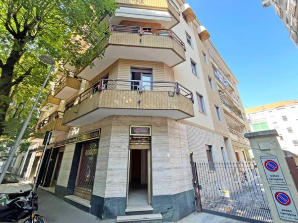 negozio in vendita a Pinerolo