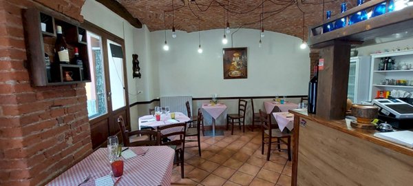 locale commerciale in vendita a Pinerolo