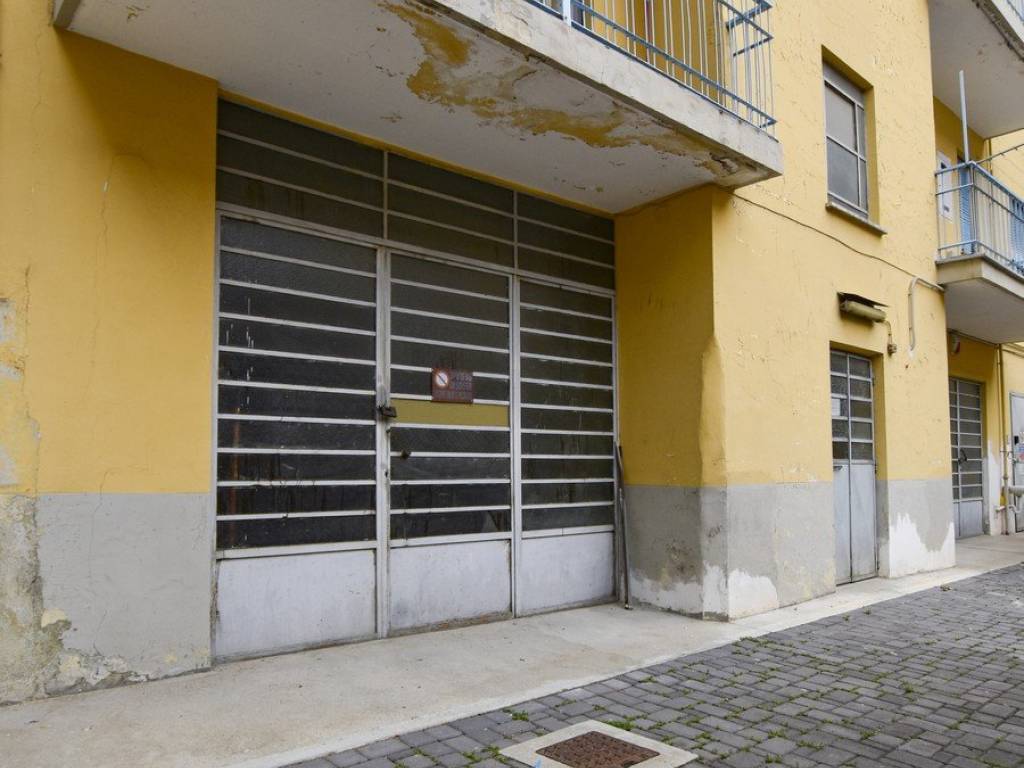 locale commerciale in vendita a Pinerolo