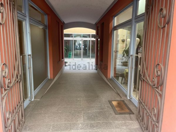 locale commerciale in vendita a Pinerolo