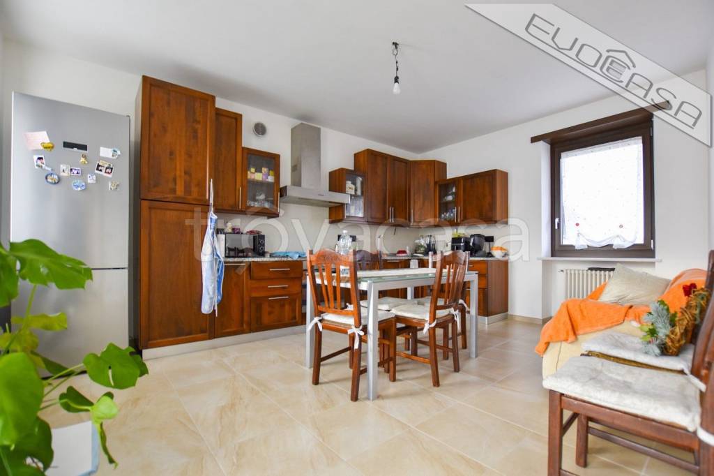 casa indipendente in vendita a Pinerolo in zona Baudenasca