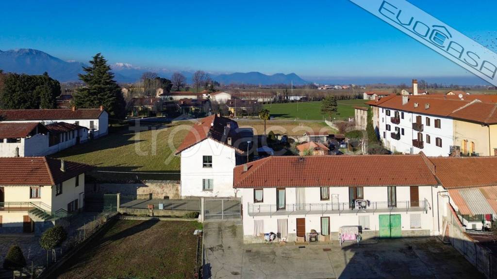 casa indipendente in vendita a Pinerolo in zona Baudenasca