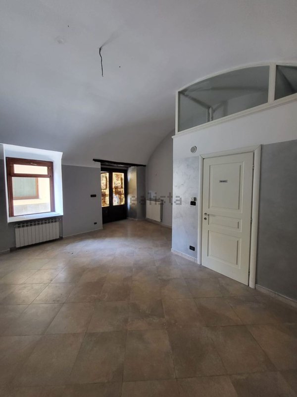 negozio in vendita a Pinerolo