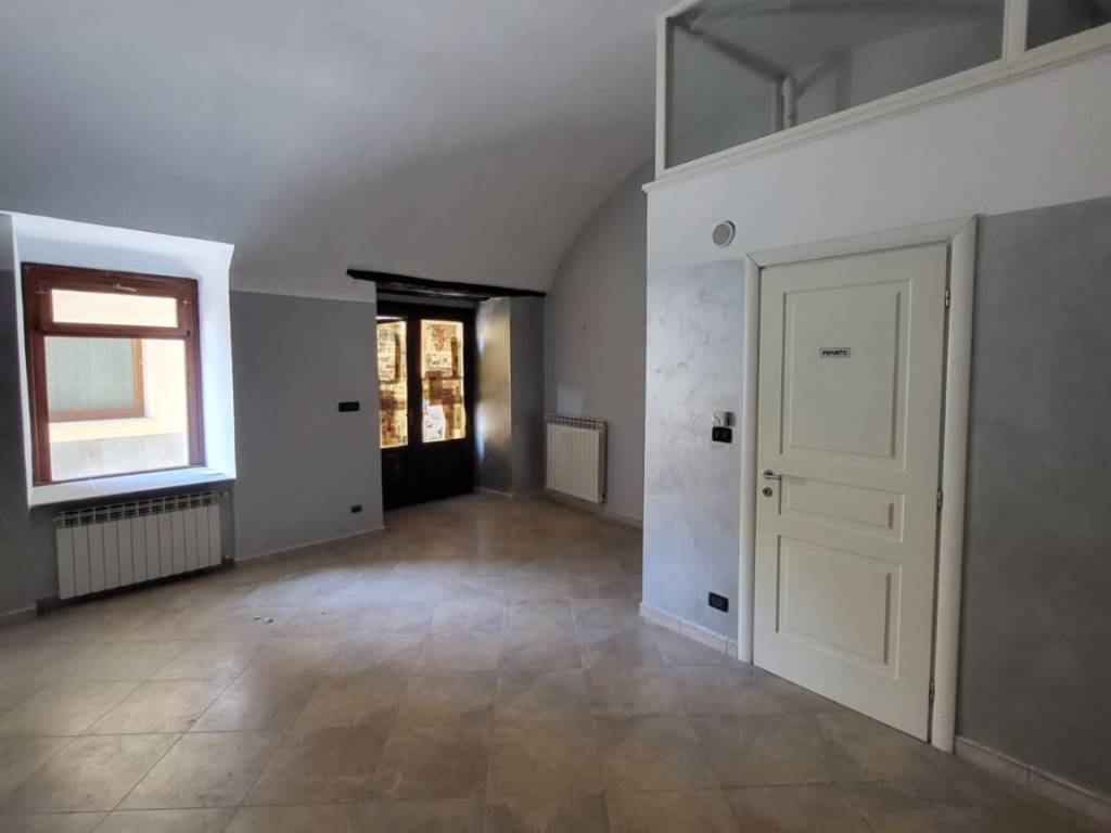 negozio in vendita a Pinerolo