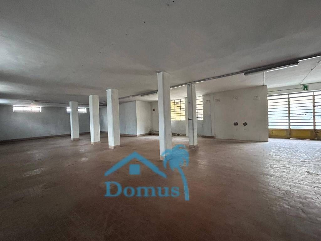 locale commerciale in vendita a Pinerolo