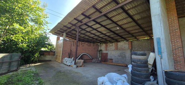 casale in vendita a Pinerolo in zona Borgata Colombaio