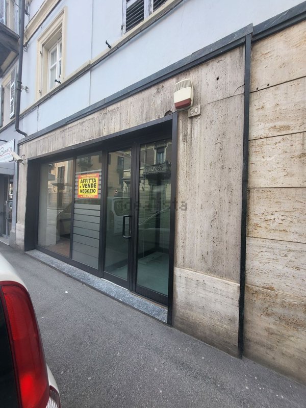 negozio in vendita a Pinerolo