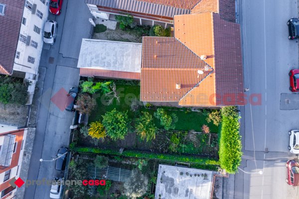 casa indipendente in vendita a Pinerolo