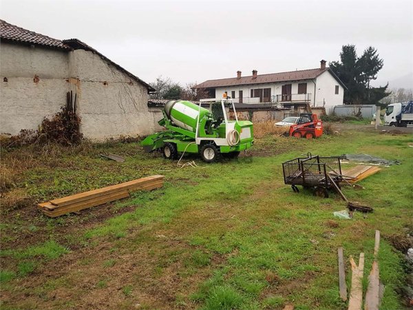 esavano in vendita a Pinerolo