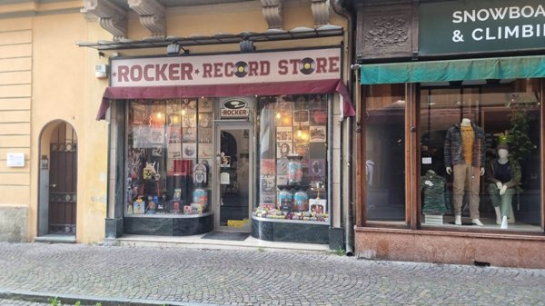 negozio in vendita a Pinerolo