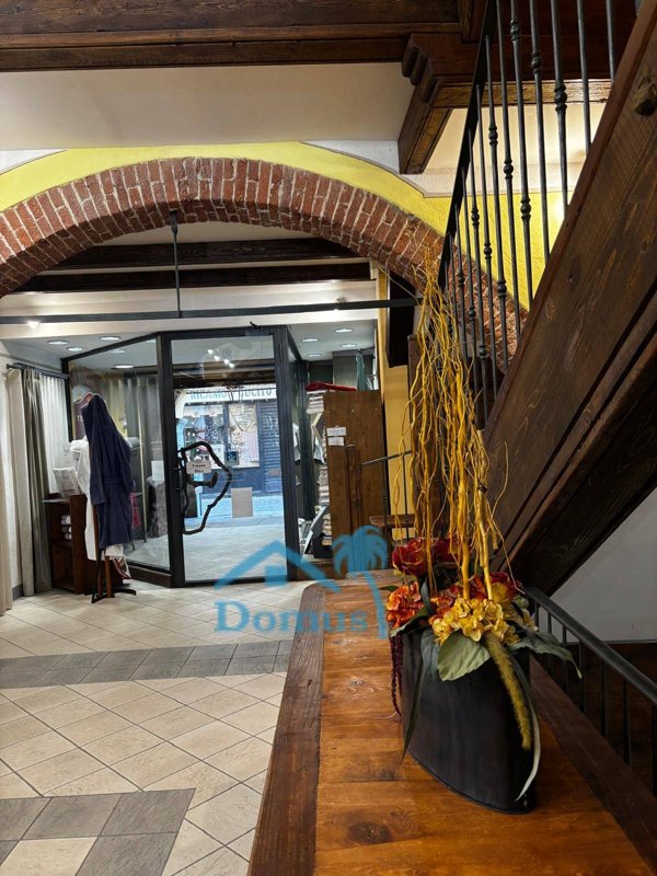 locale commerciale in vendita a Pinerolo
