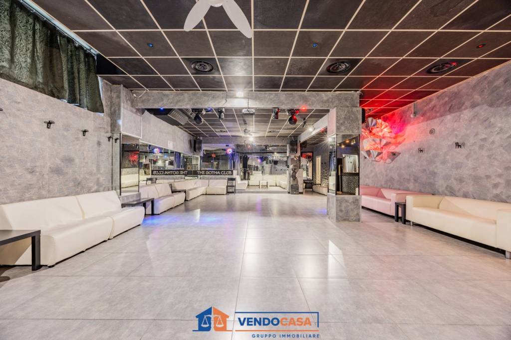 negozio in vendita a Pinerolo