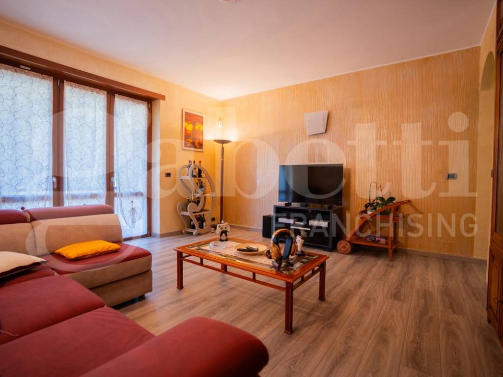 appartamento in vendita a Pinerolo in zona Baudenasca